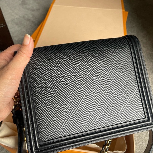 Authentic Louis Vuitton mini dauphine epi shoulder bag - Picture 5 of 14